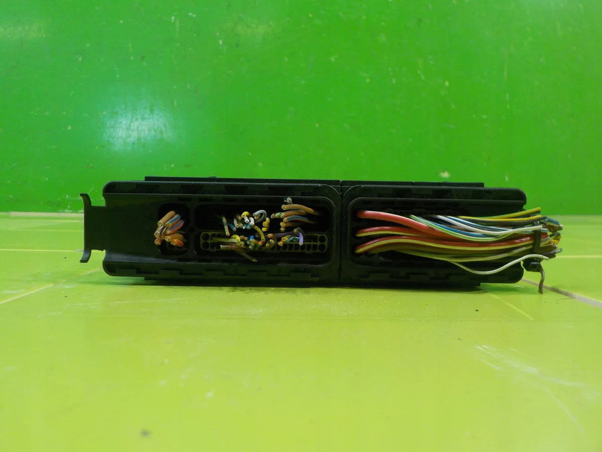 BMW X3 E83 Engine Control Unit 2.0 D 2006 image 3