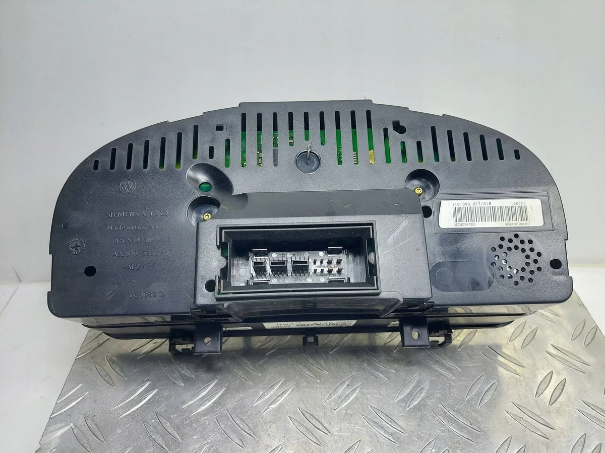 Tachometer VW Touran 1.9 TDI 1T0920861A image 3