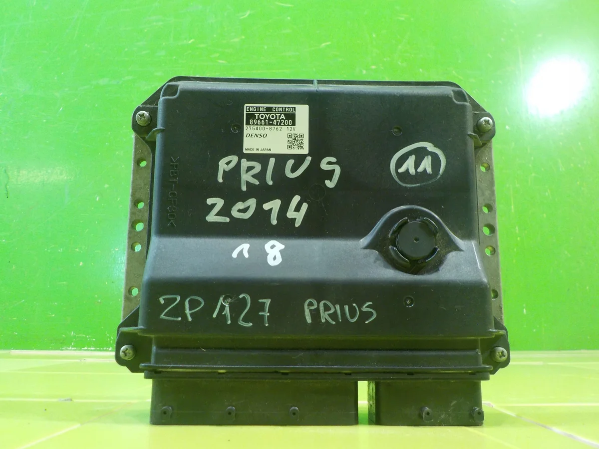 Moottorinohjausyksikkö Toyota Prius III 89661-47200