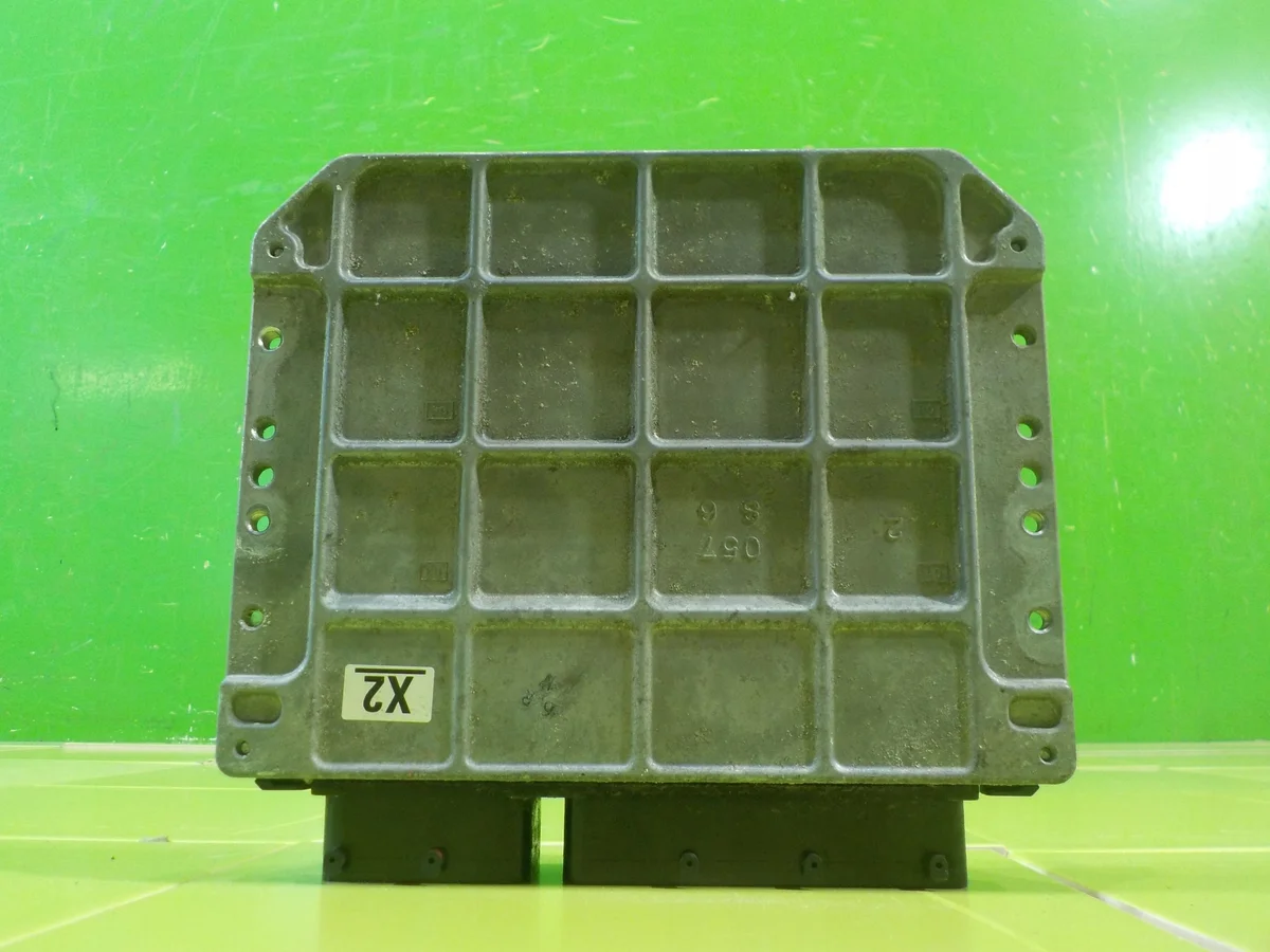 Calculateur moteur Toyota Prius III 89661-47200