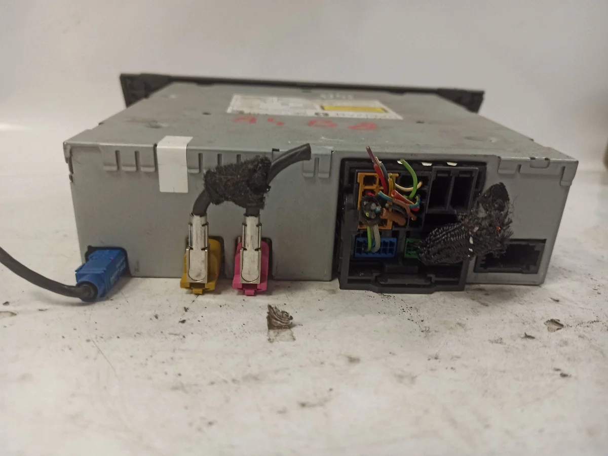 Audi A4 B8 Radio Navigation 8R1035652 image 10
