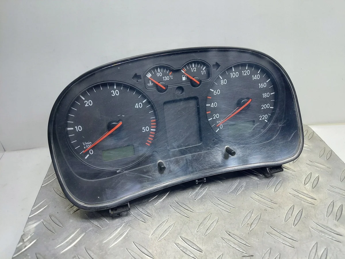 Painel VW Golf IV 1.9 TDI 1J0920802E