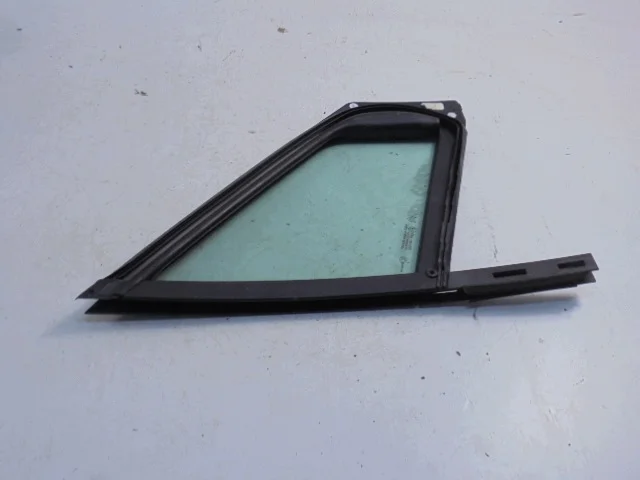 Citroen C4 Front Left Door Window Triangle image 3