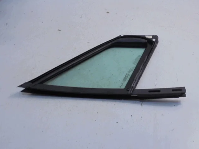 Citroen C4 Front Left Door Window Triangle image 4