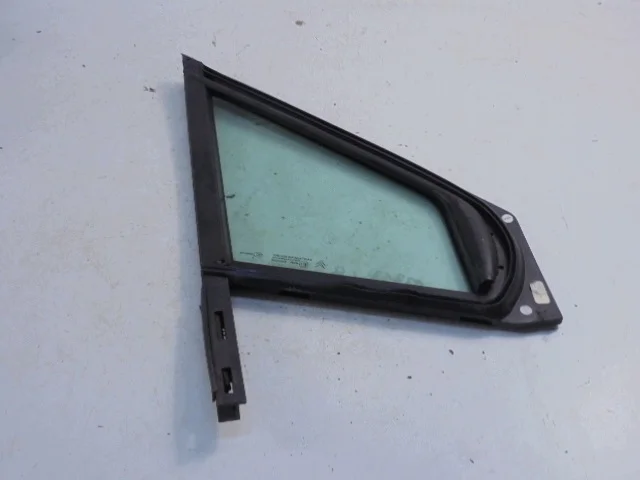 Citroen C4 Front Left Door Window Triangle image 5