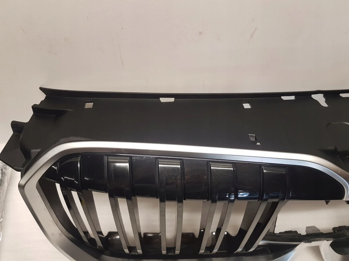 Grelha BMW X1 U11 M Pkg 2022- Usada image 3