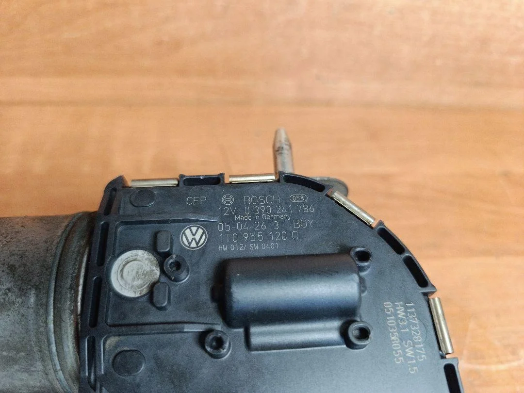 VW Touran 1.9 TDI Moottorin Pyyhin Oikea
