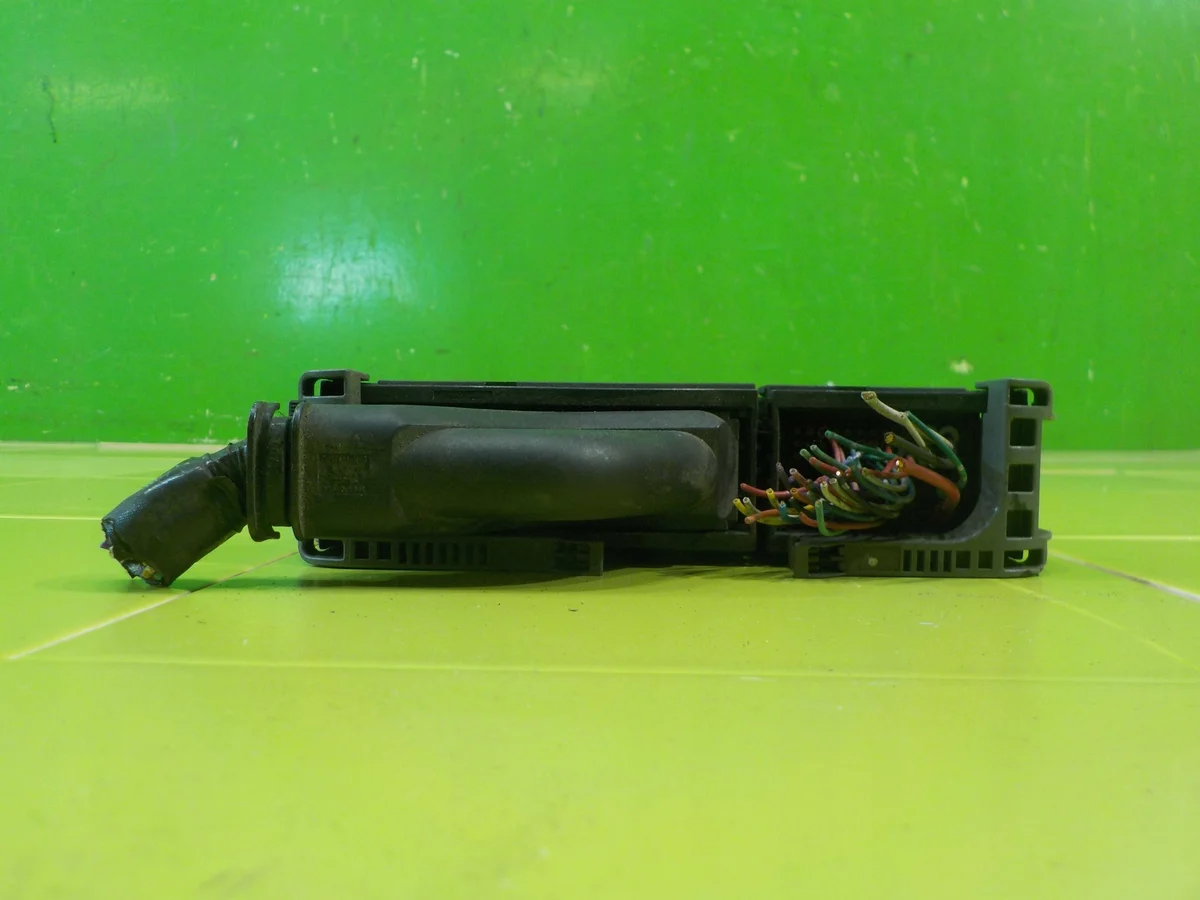 RAV4 III 2.2 D4D 06r ECU 89661-42C10 image 3