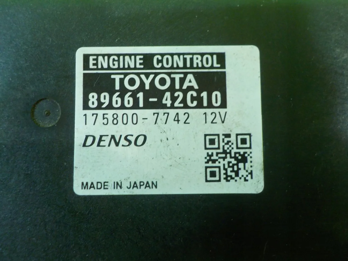 RAV4 III 2.2 D4D 06r ECU 89661-42C10 image 4