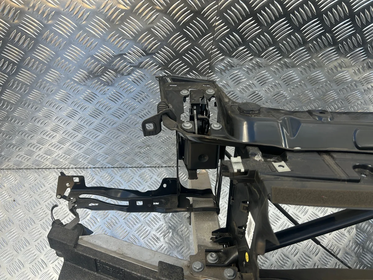 Frontbalk BMW F30 F31 LCI image 3