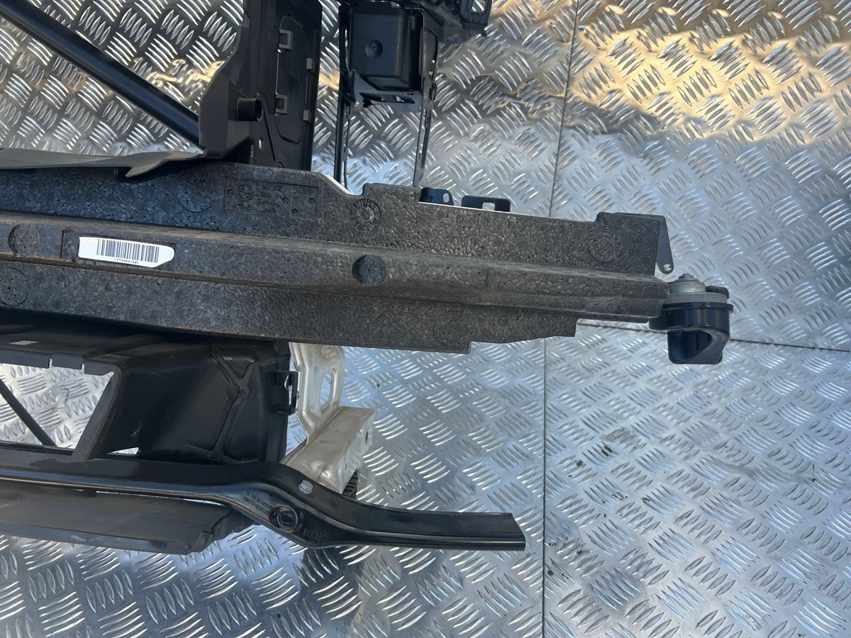 Frontbalk BMW F30 F31 LCI image 6