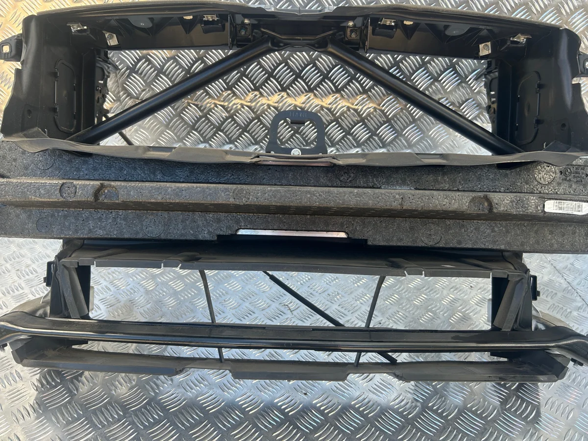 Frontbalk BMW F30 F31 LCI image 7