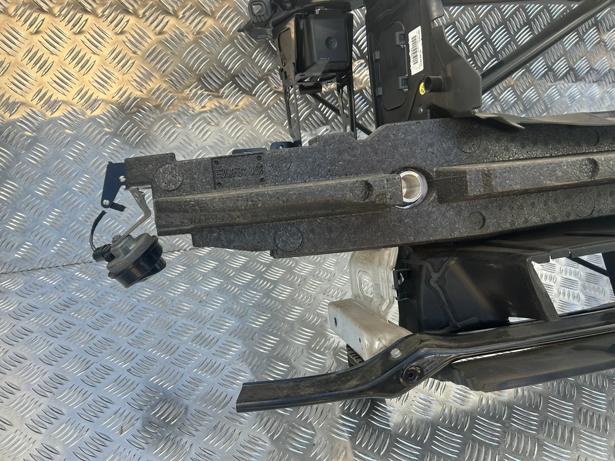 Frontbalk BMW F30 F31 LCI image 8