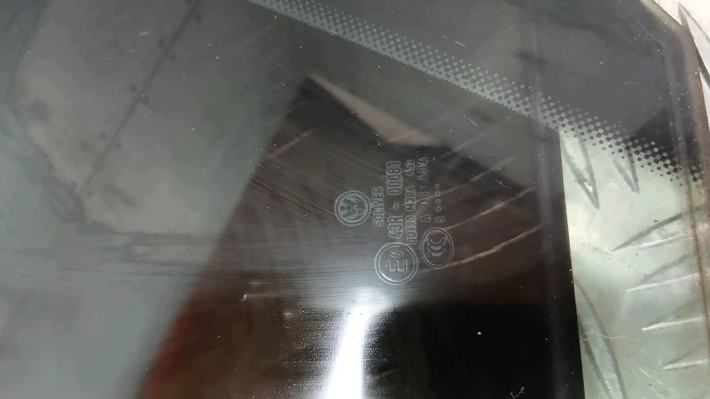 VW Passat B6 vasen takakolmioikkuna