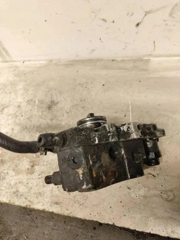 Bomba de Combustível Mercedes-Benz Vito A6460700101