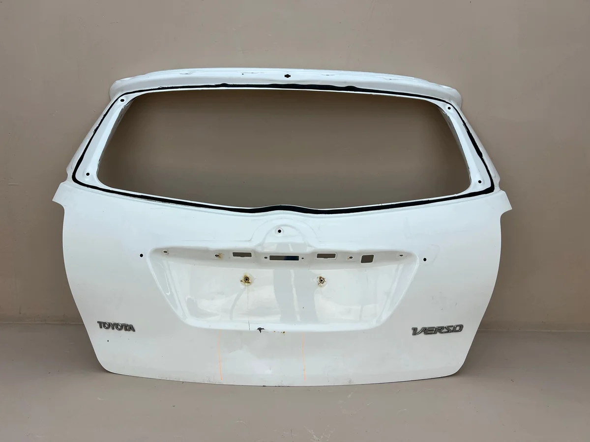 Bagklucka Toyota Verso I 2009- Använd