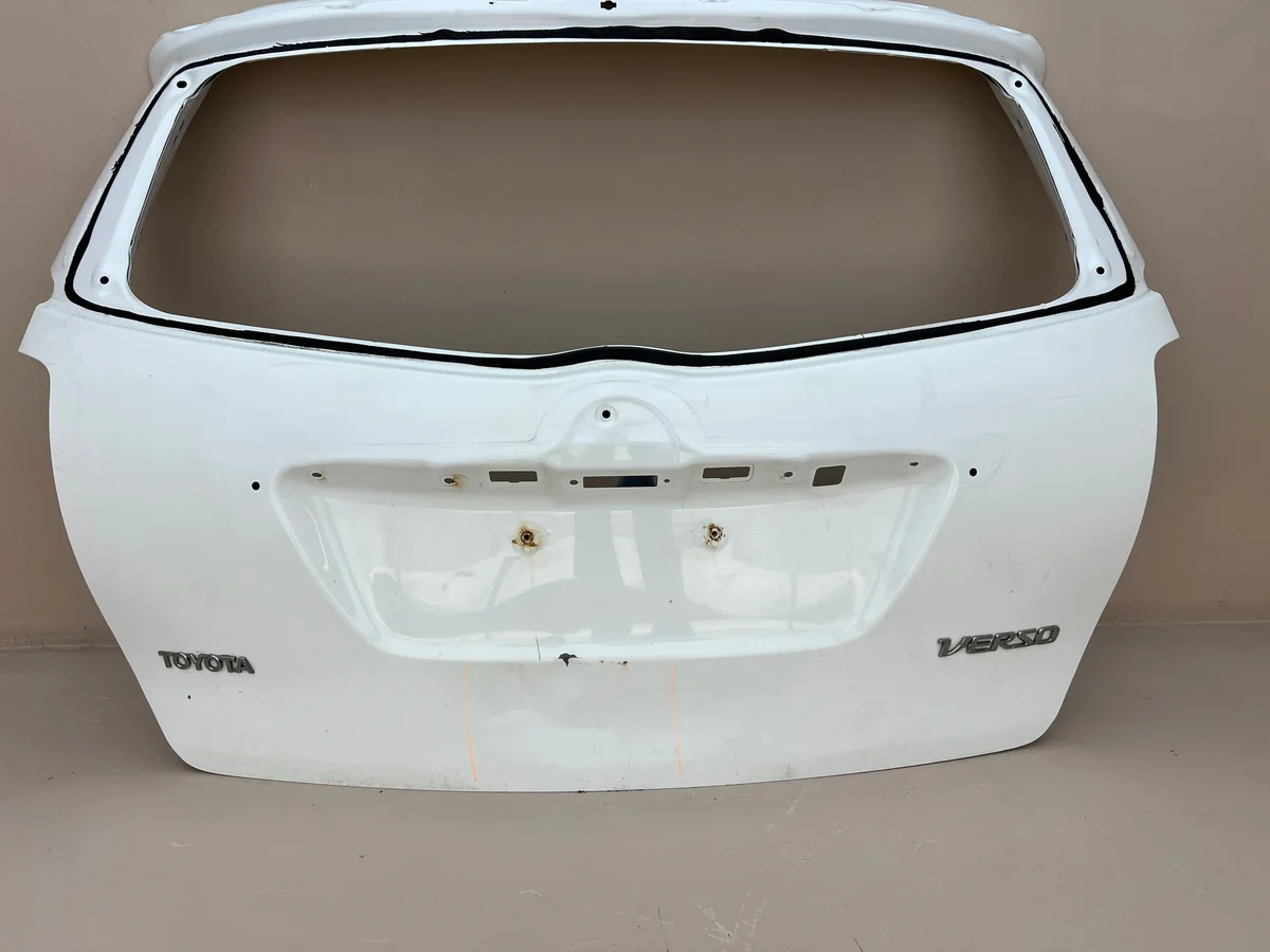 Bagklucka Toyota Verso I 2009- Använd image 6