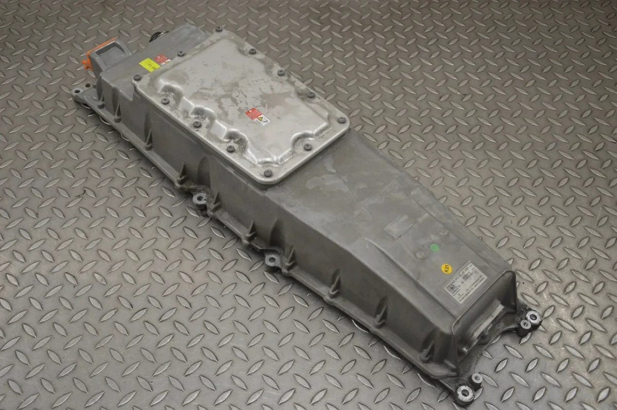 Porsche Taycan 9J1915251AA Inverter image 3
