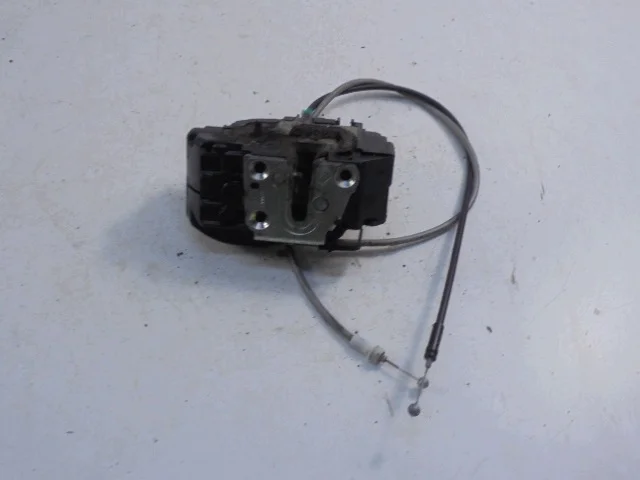 Nissan Qashqai J10 takalukko oikea image 3