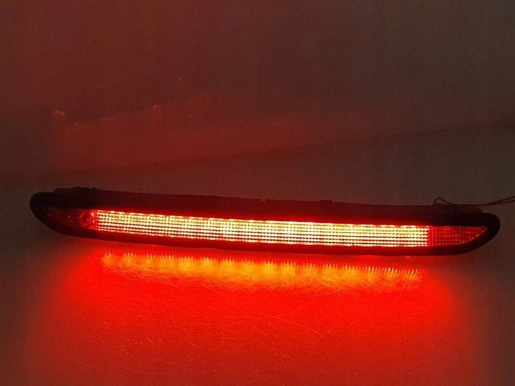 Tercera luz de freno VW Golf VII 5G0945087B