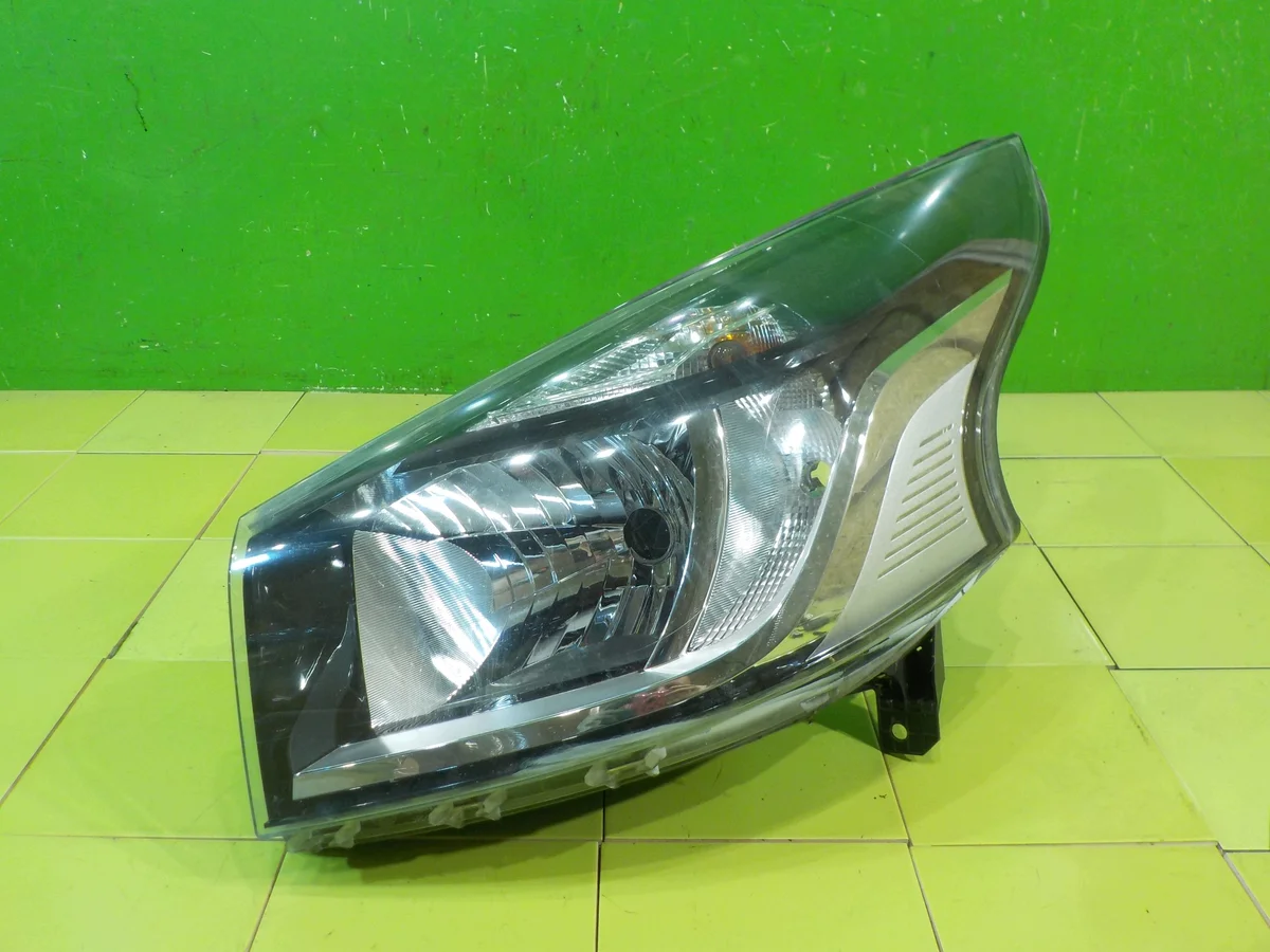 Trafic III Lampa Vänster Fram 1LE011411