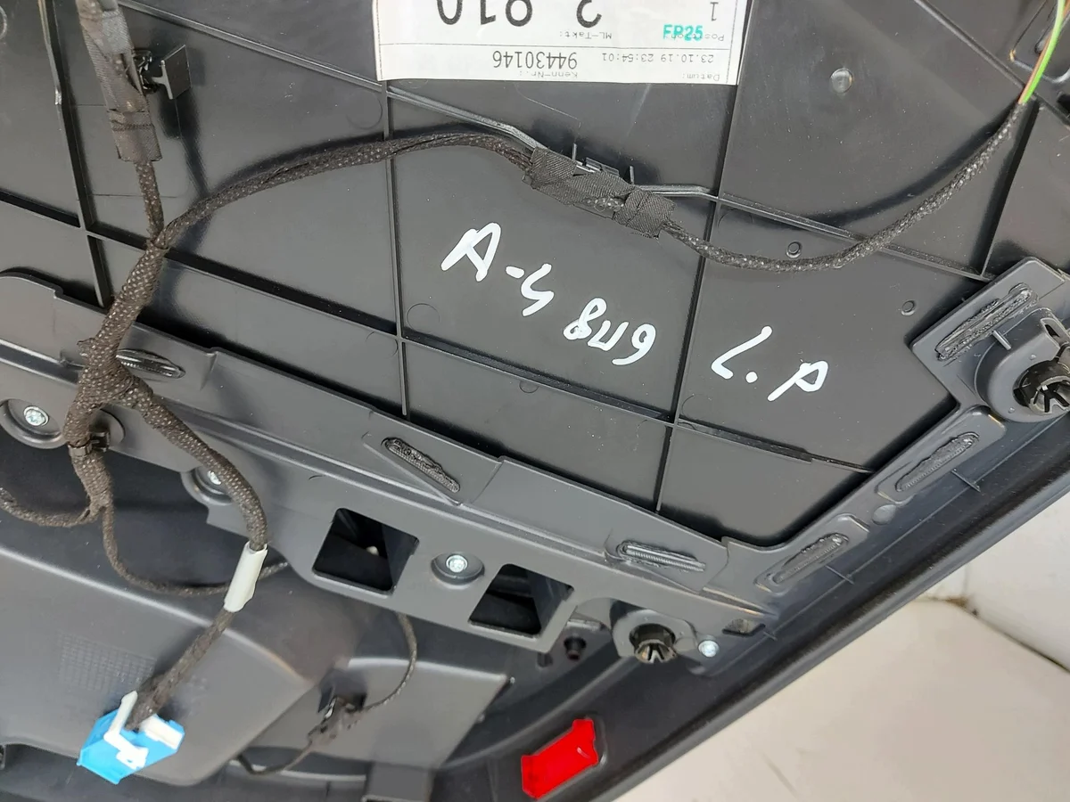 Audi A4 B9 dörrpanel vänster fram image 3