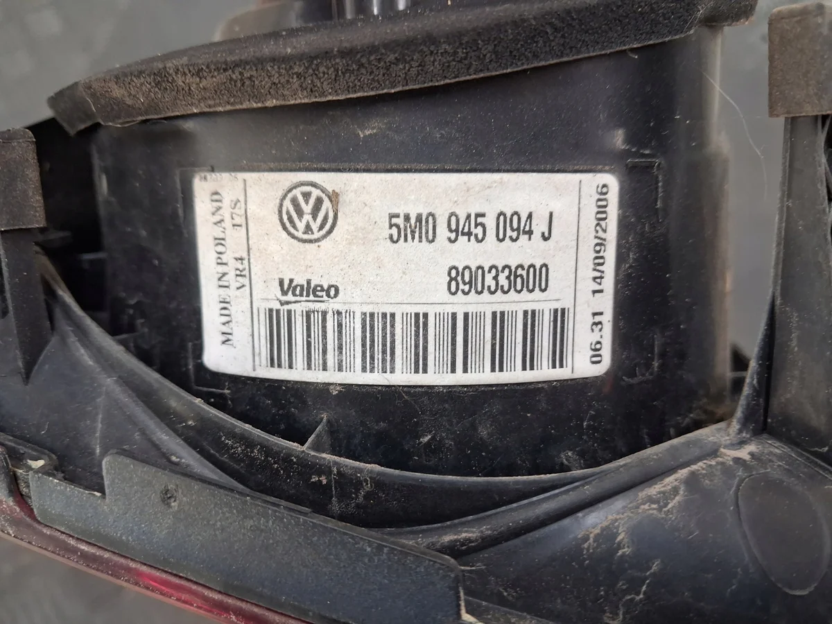 Baklykta Höger VW Golf V Plus 5M0945094J image 7