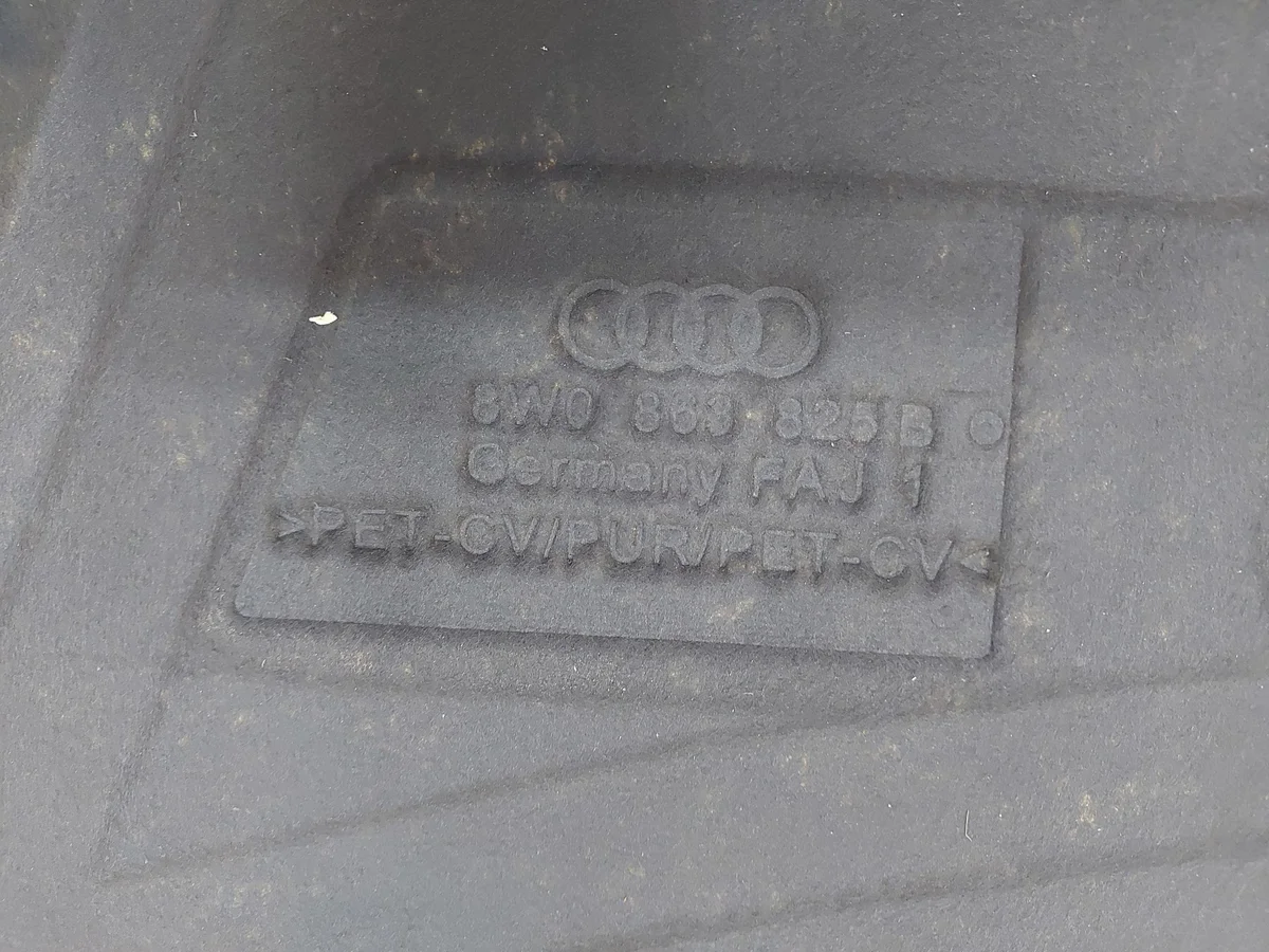 Audi A4 B9 8W Äänieriste, konepelti image 3