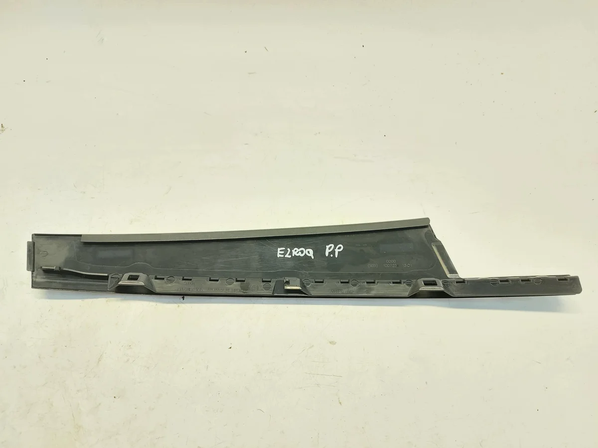 Höger främre dörrlister Skoda Elroq 5LJ