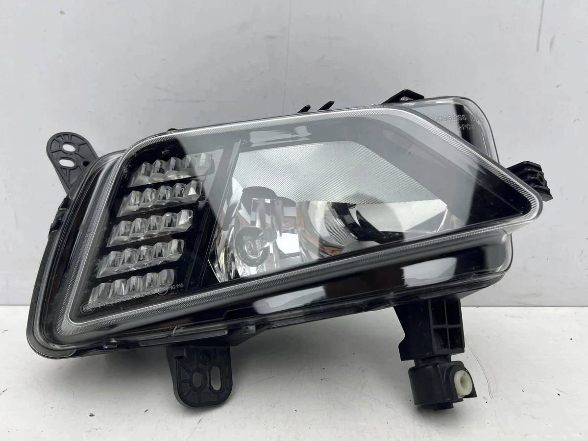 VW Polo VI 2G Halogen Strålkastare Höger LED