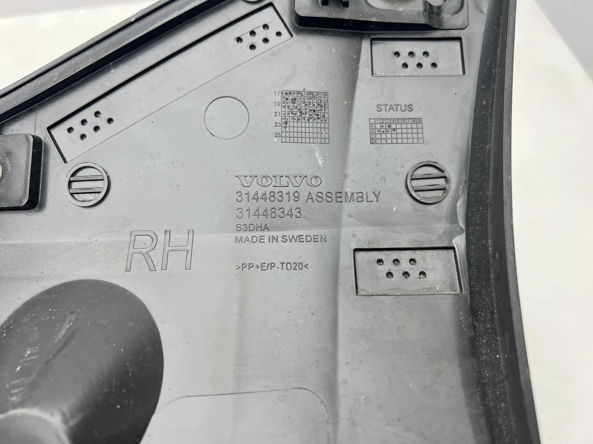 Volvo XC40 Moldura Puerta Trasera Derecha Usada image 6