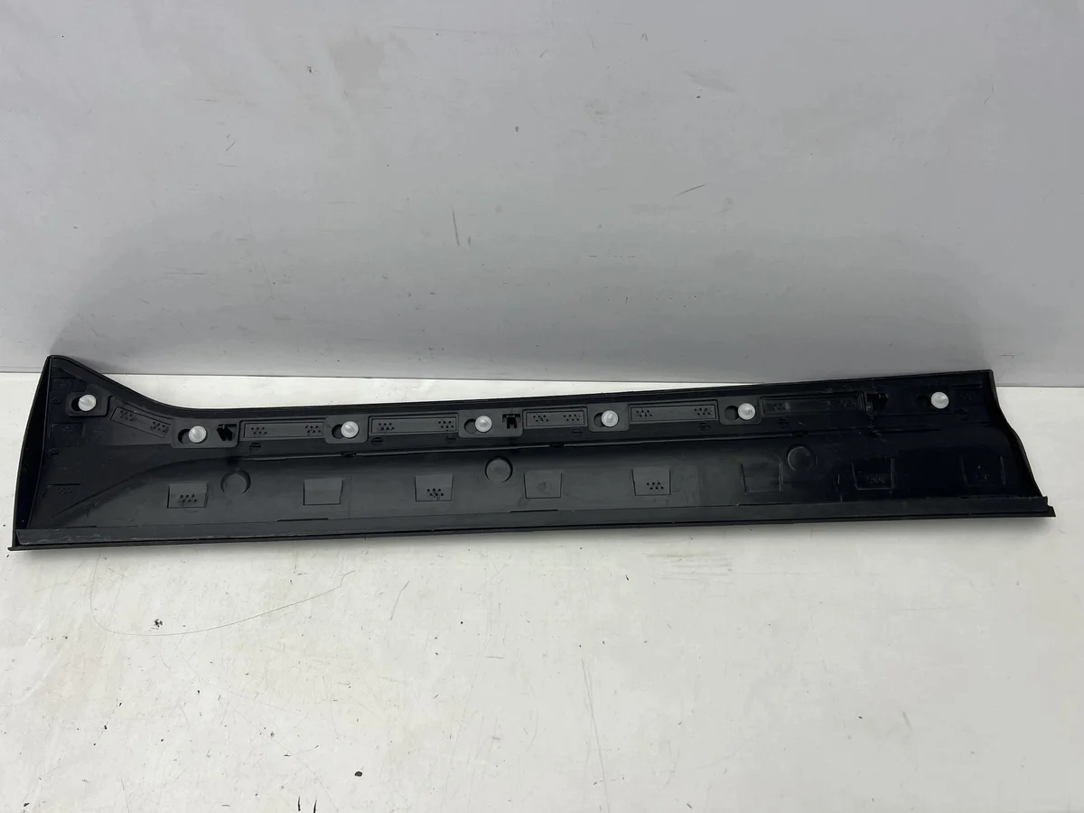 Volvo XC40 dörrlisthölje höger fram image 5