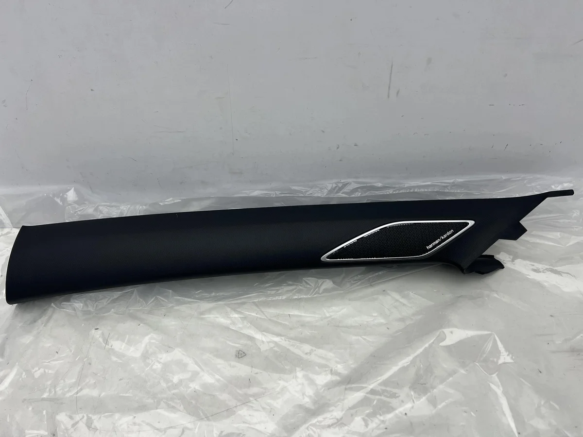 Cache montant A gauche VW Golf VIII noir