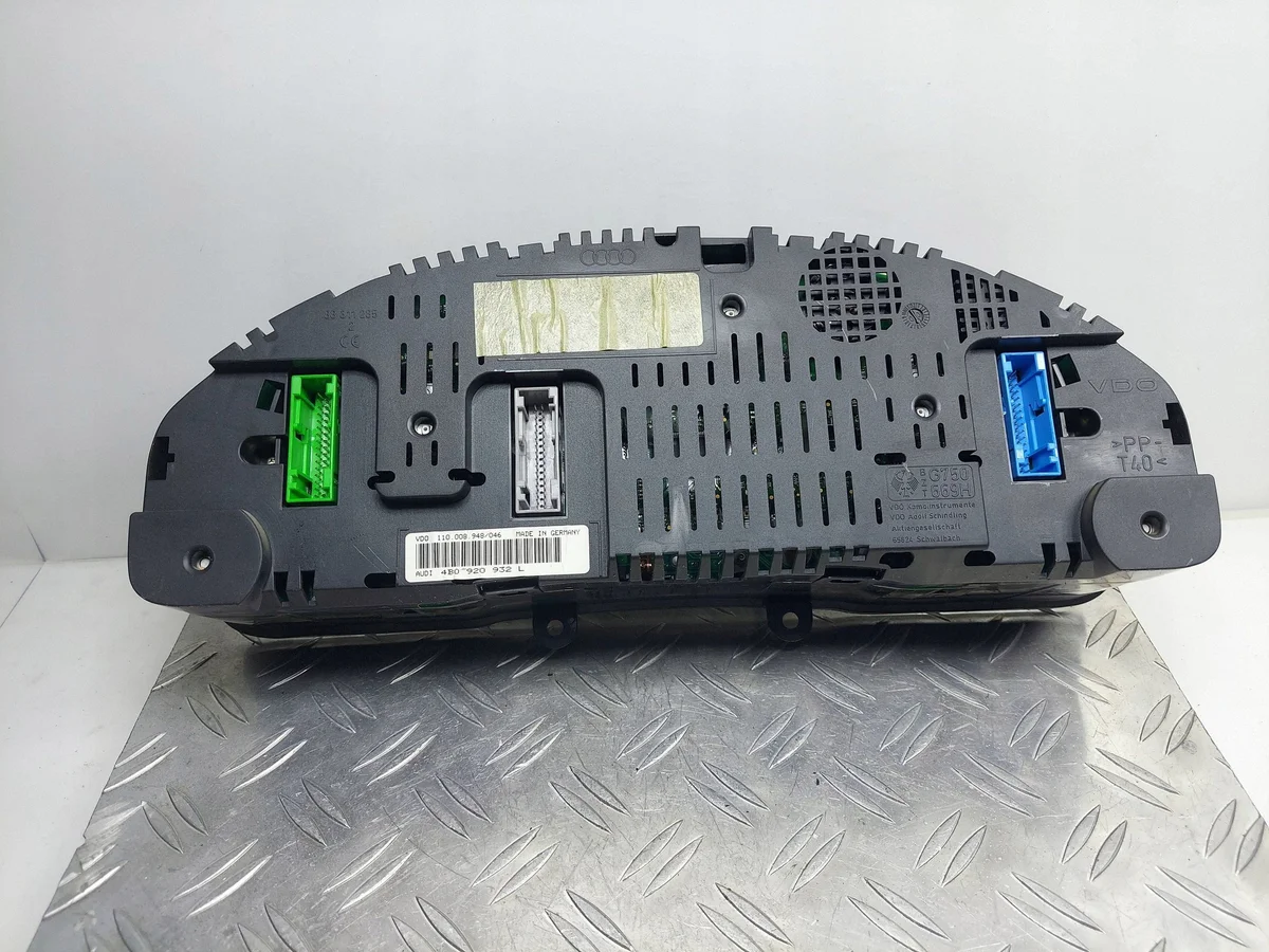 Compteur Audi A6 C5 4B0920932L image 3