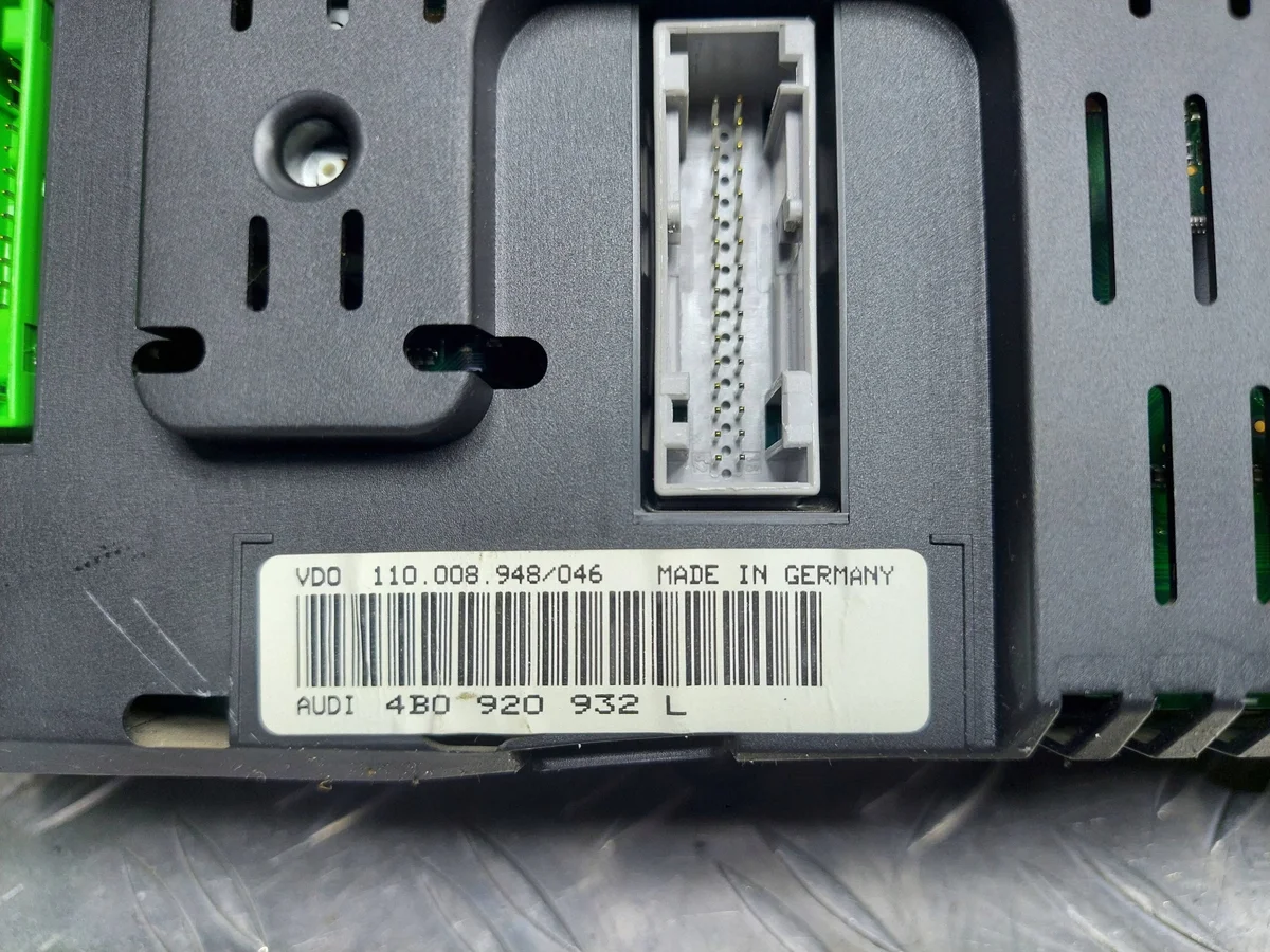 Compteur Audi A6 C5 4B0920932L image 6