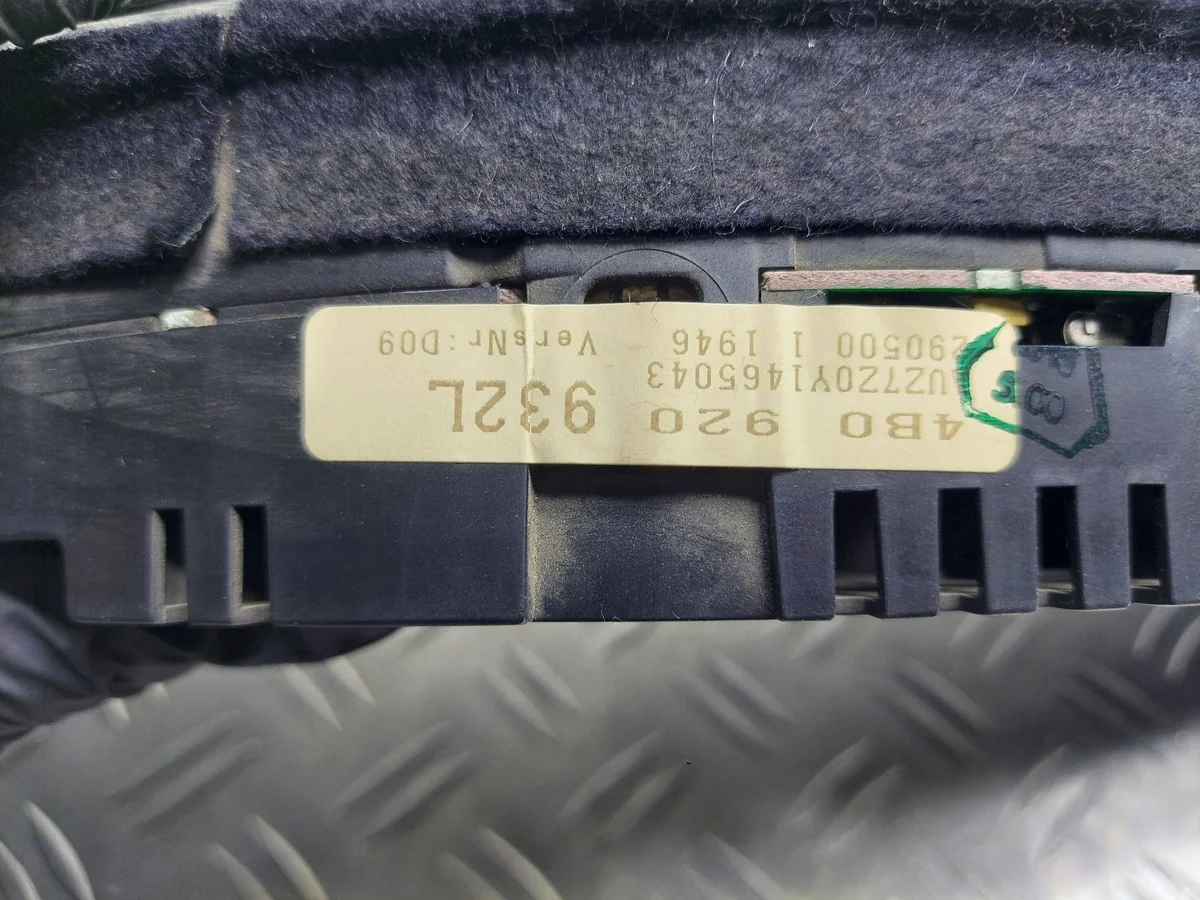 Compteur Audi A6 C5 4B0920932L image 7