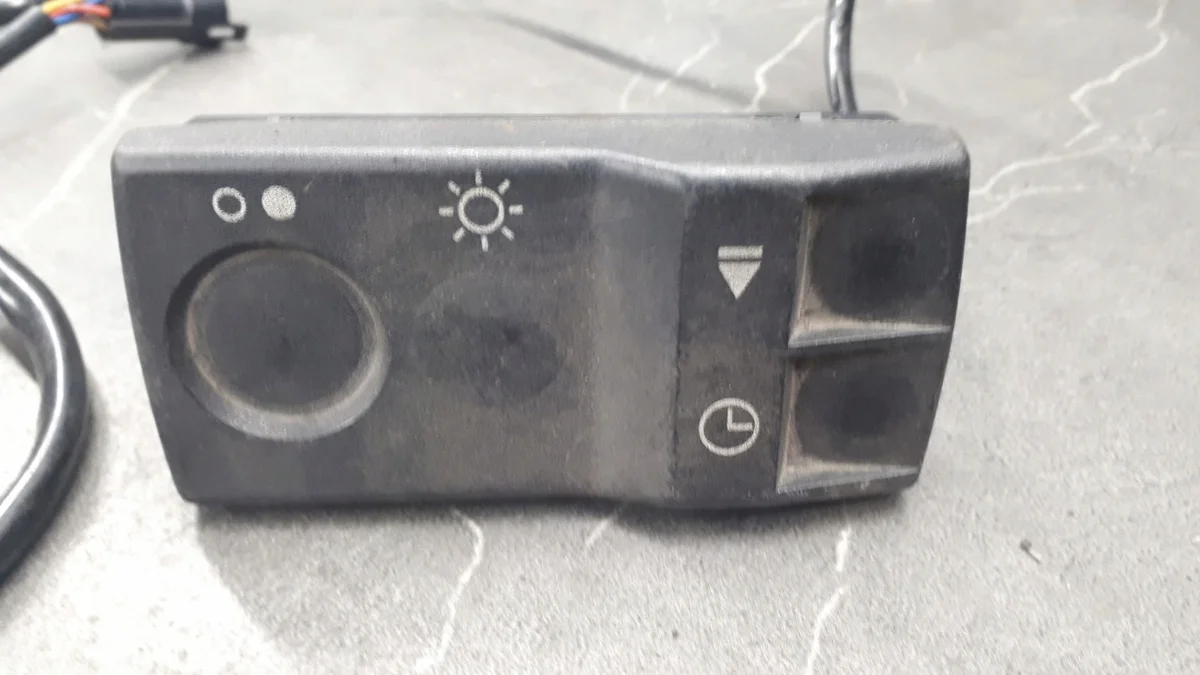 Opel Senator A tietokoneen kytkin 90148632
