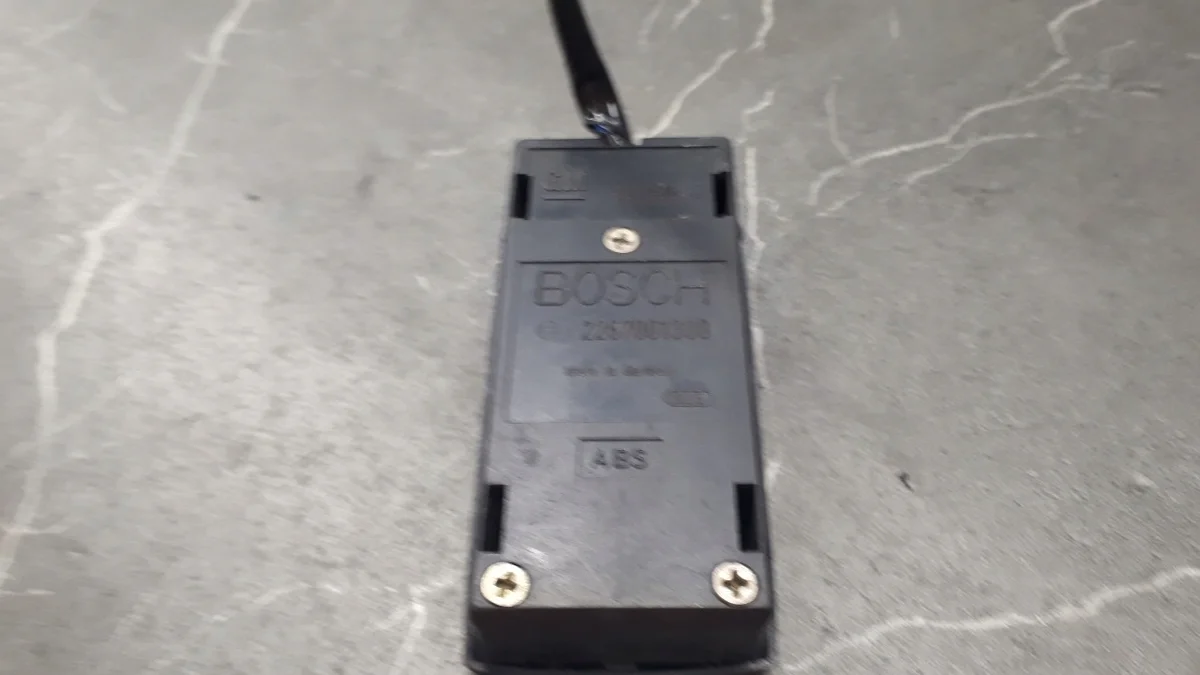 Opel Senator A Computer Switch 90148632 image 3