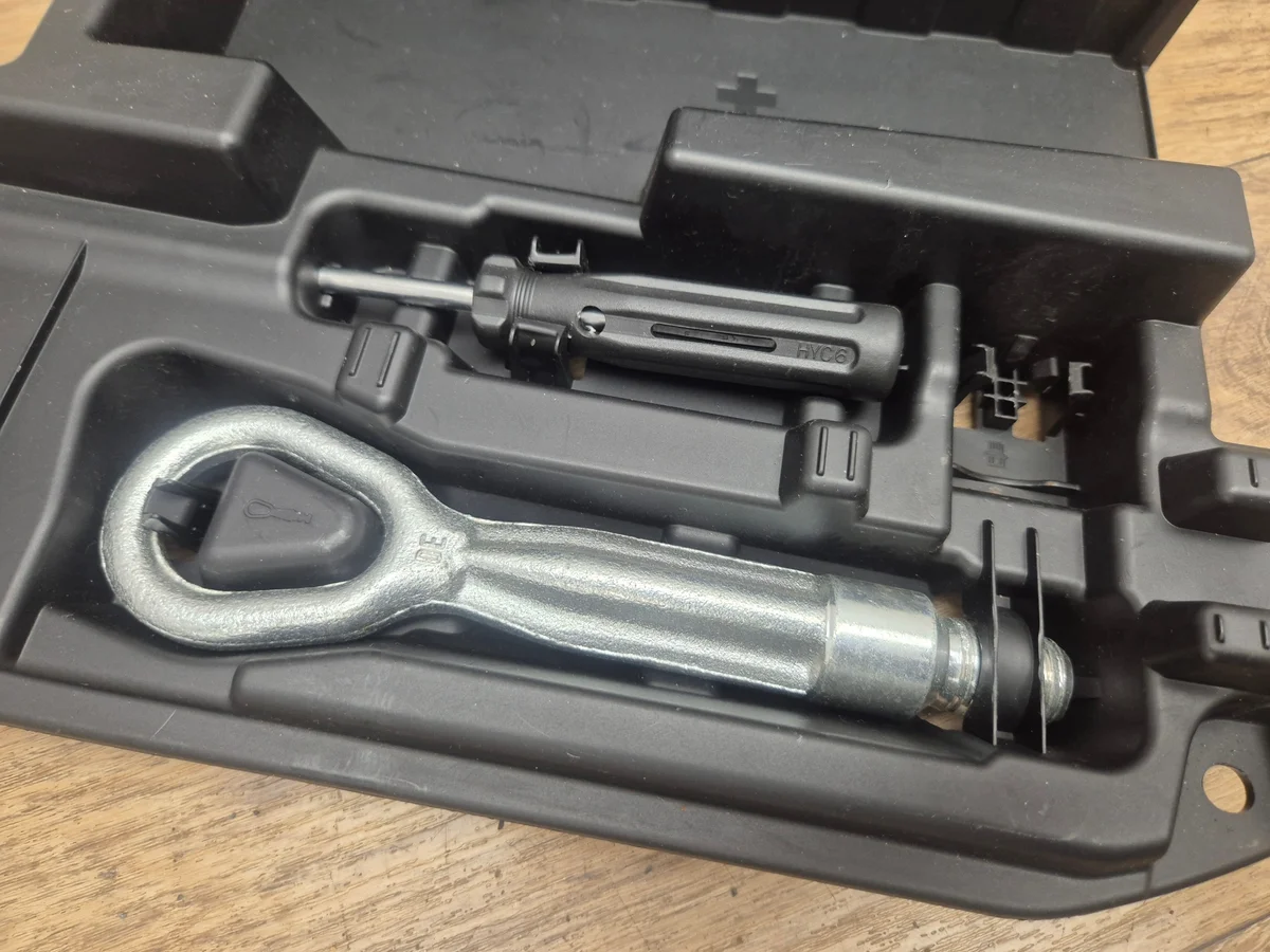 BMW F36 Porta-malas Gaveta com Ferramentas 7309514