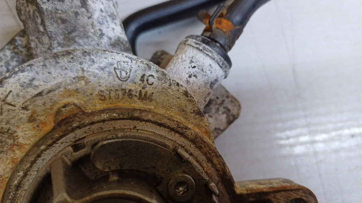 Pompa vacum Ford DS7G-2A451-CB usata image 3