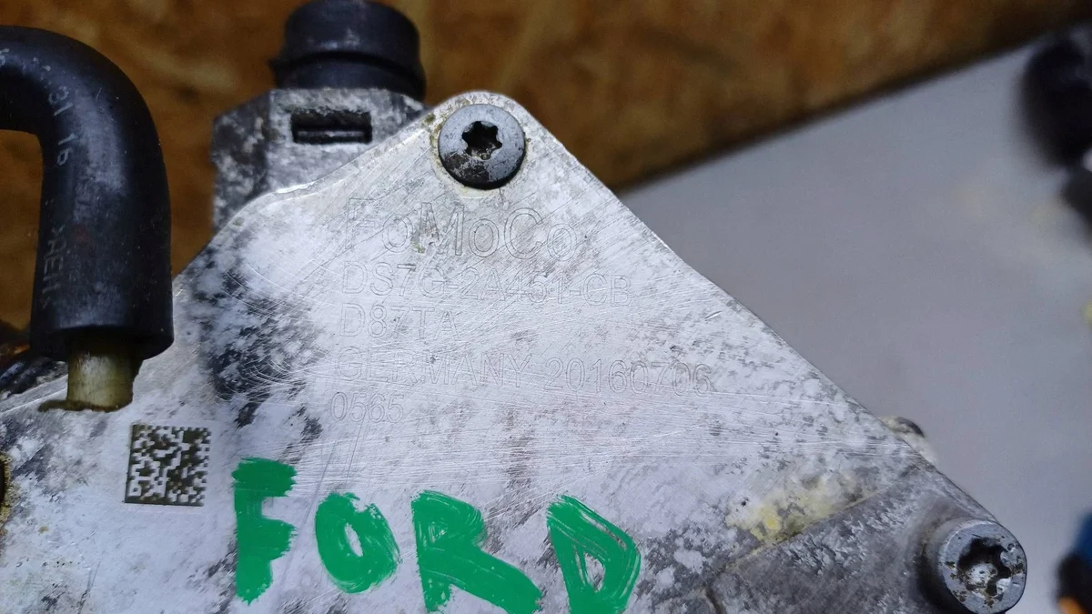 Pompa vacum Ford DS7G-2A451-CB usata image 5