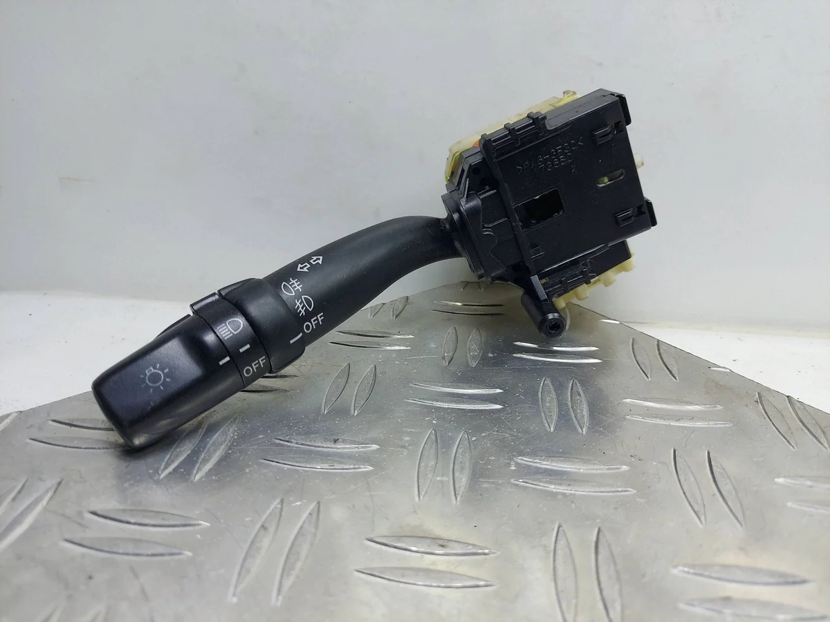 Commutateur clignotants Toyota Avensis T25 173795