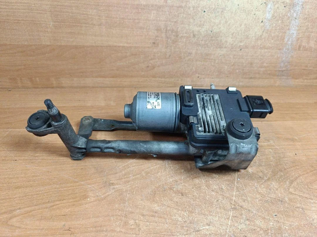 Moteur essuie-glace droit avant VW Touran
