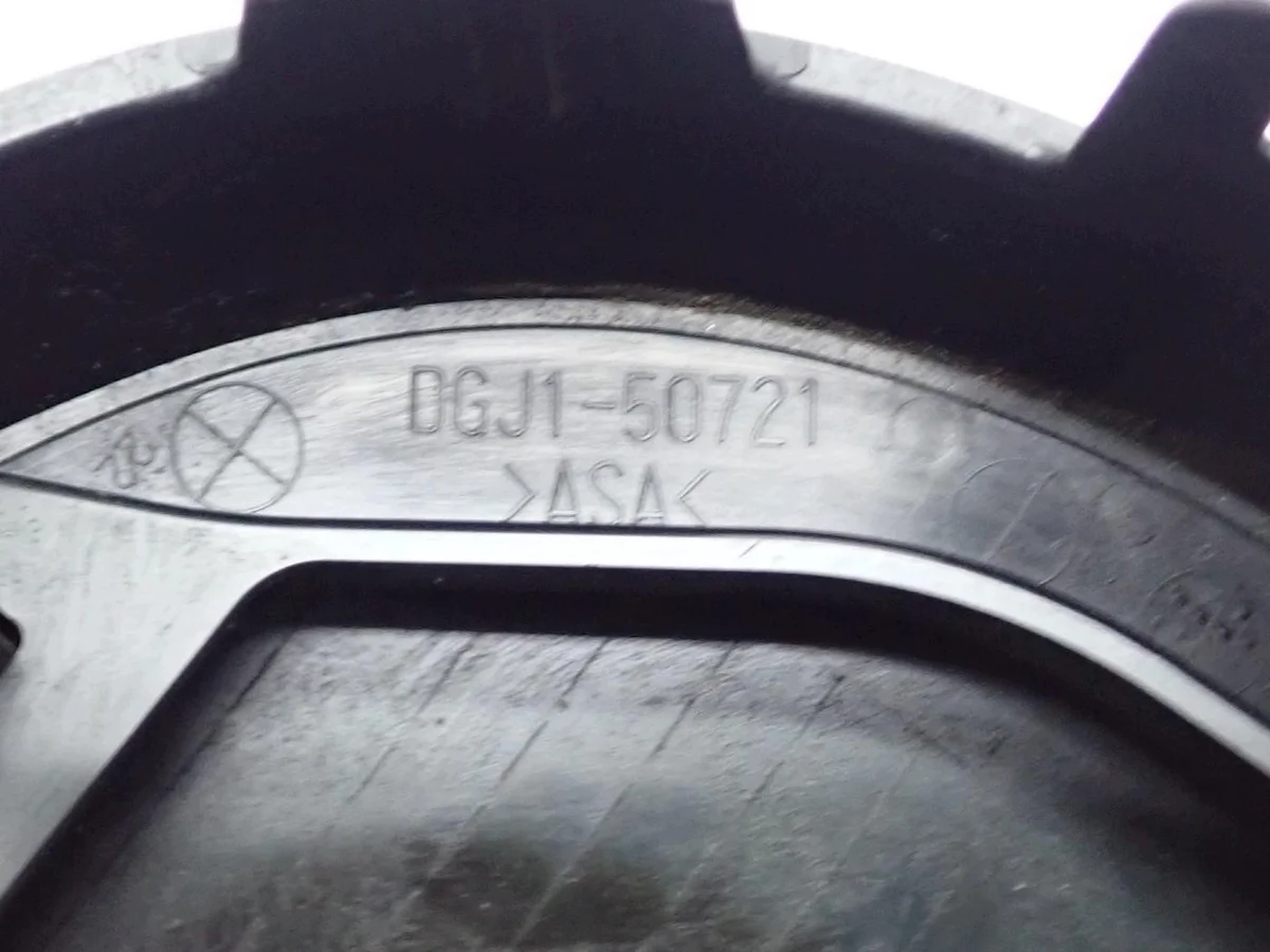 Emblema Mazda CX-30 DGJ1-50721 Usado image 3