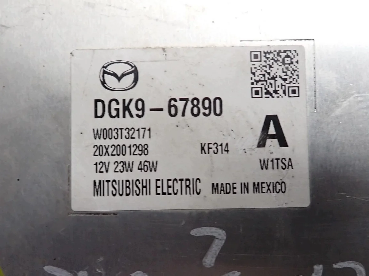 Módulo LED Mazda CX-30 DGK9-67890 Usado image 3