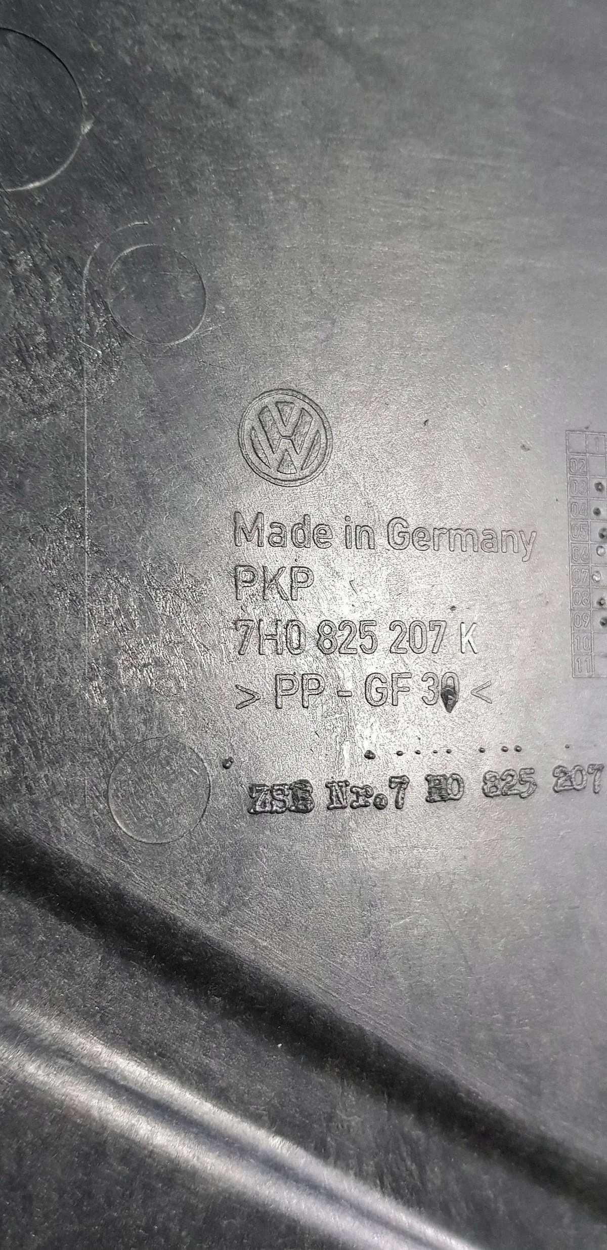 VW T5 Skyddsplåt Underrede 7H0825207K image 4