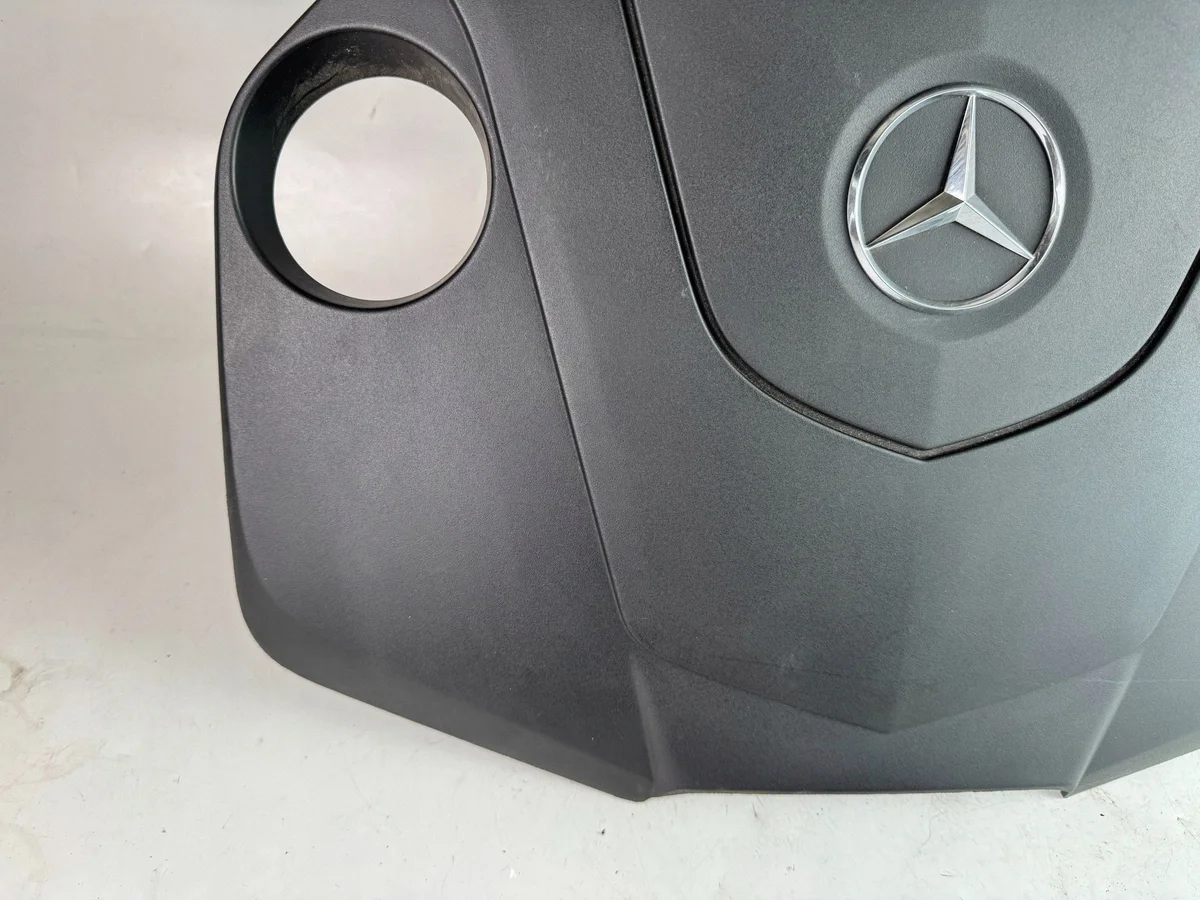 Mercedes-Benz A2760107506 Tampa do Motor Usada image 8
