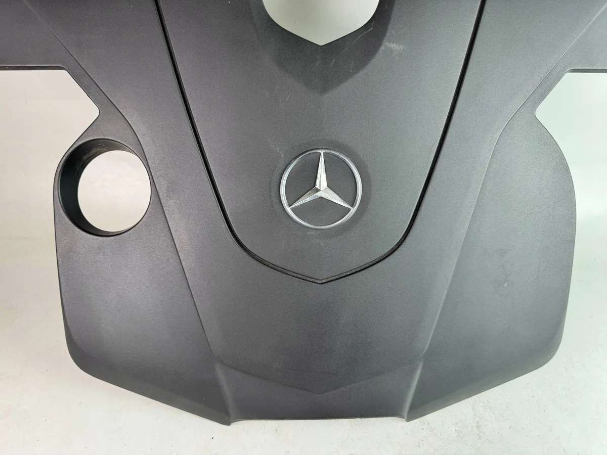 Mercedes-Benz A2760107506 Tampa do Motor Usada image 9