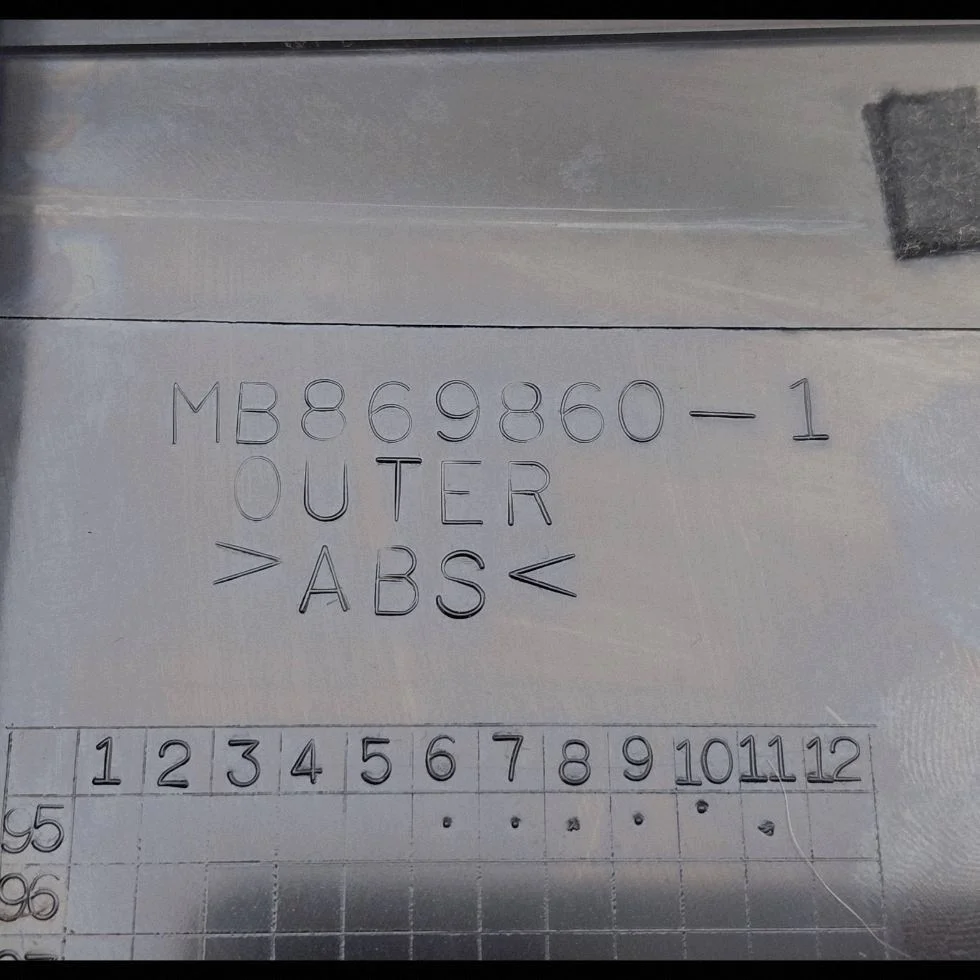 Bekerhouder Mitsubishi Lancer MB869860