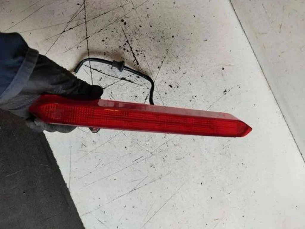 3ème feu stop Subaru Forester SK 2019 image 2